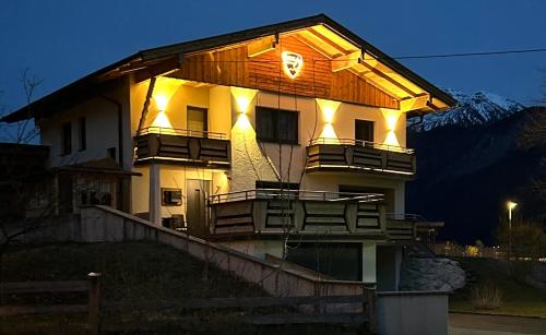 a house with a light on the side of it at Ferienwohnungen LODGE-B in Weissenbach am Lech
