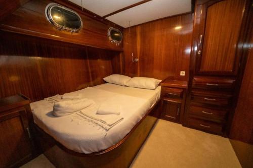 a small bed in the back of a boat at Aden yachting in Göcek
