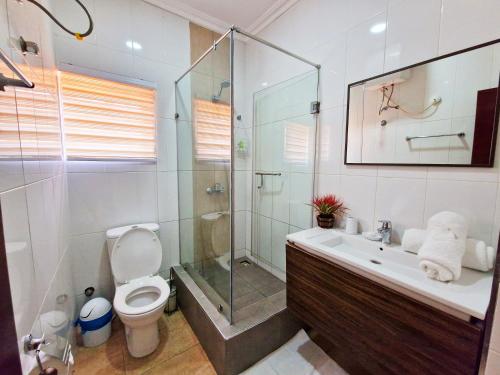 Ένα μπάνιο στο Cactus Creek Hotel