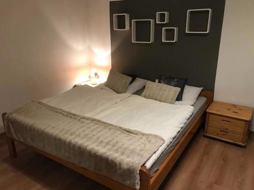 Tempat tidur dalam kamar di charmantes 1Zi Apartment im Herzen von Braunschweig mit Balkon