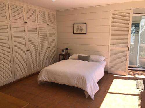a bedroom with white closets and a bed at FAMILY Homefromhomees in Sant Feliu de Guixols