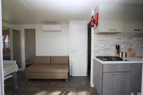 Η κουζίνα ή μικρή κουζίνα στο Mobile home Istra BI VILLAGE