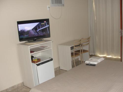 Televisyen dan/atau pusat hiburan di Manhuaçu Center Hotel