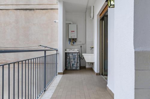 Balkoni atau teres di Via Libertà Roomy Apartment