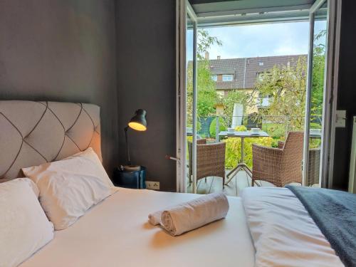 a bedroom with a bed with a view of a patio at Zen Apartment - spacious - garden - kitchen in Karlsruhe