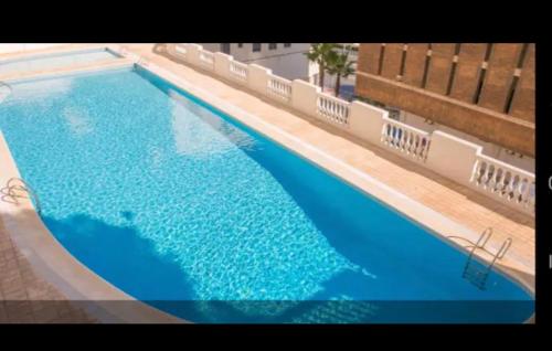 Bazén v ubytování Amazing Sea Views with AC two min beach nebo v jeho okolí