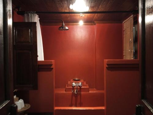 Bagno di Tri Yaan Na Ros Colonial House