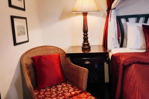 Letto o letti in una camera di Tri Yaan Na Ros Colonial House