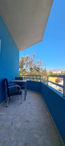 a balcony with a bench and a blue wall at Resort Suites Vecindario in Vecindario