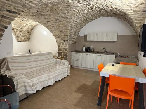 a kitchen and dining room with a table and chairs at La Tavernetta in Pietra Montecorvino