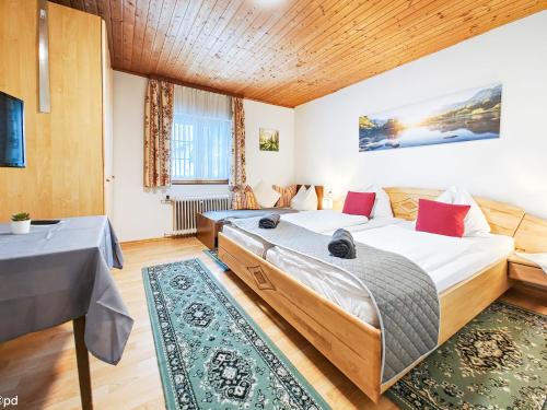 Postel nebo postele na pokoji v ubytování Partenerhof