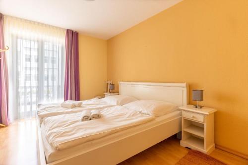 a bedroom with a bed with two towels on it at Neubau-Villa-Strandidyll-Typ-4-Apartment-E4 in Binz