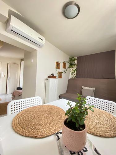 Top Floor Apt with Balcony - Acropolis View & Sunset - Koukaki