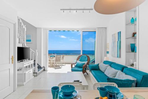 TV a/nebo společenská místnost v ubytování MEDANO4YOU The First Line Sea View Penthouse