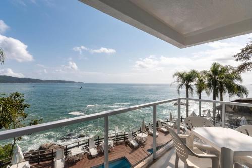 a view of the ocean from the balcony of a resort at Bombinhas Tourist Apart in Bombinhas