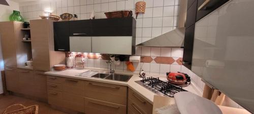 Virtuvė arba virtuvėlė apgyvendinimo įstaigoje La Verde