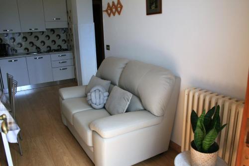 a white couch with pillows in a living room at Appartamento Anna 701 - Gardagate in Tignale