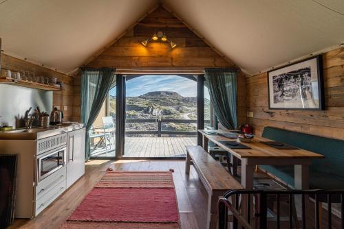 Kuchyň nebo kuchyňský kout v ubytování Llechwedd Glamping