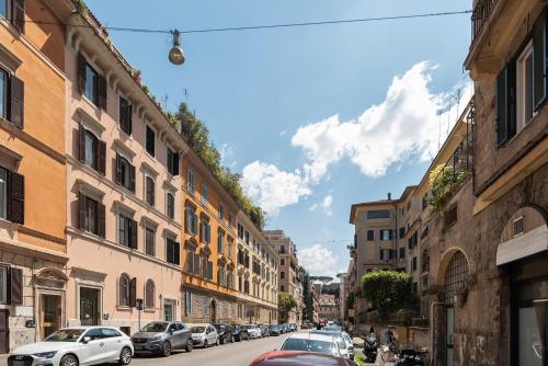4-rooms flat at Vatican