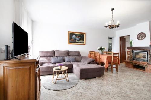 TV a/nebo společenská místnost v ubytování Apartamento Bali com Piscina