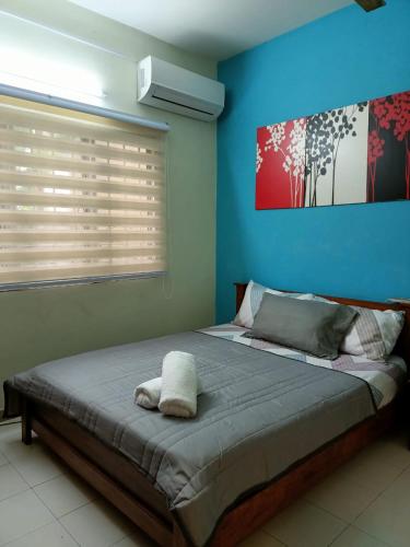 מיטה או מיטות בחדר ב-Nazone Homestay @ Kajang Perdana