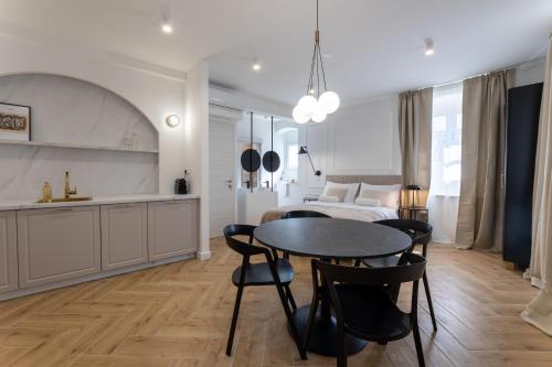 Palace Luxury Suites