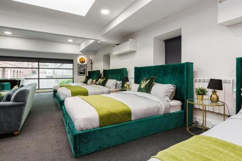 Ένα ή περισσότερα κρεβάτια σε δωμάτιο στο VIP city centre apartment with secure free parking