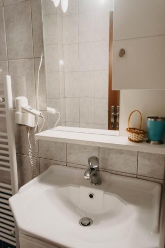 Obrava Guesthouse Kotroni Trikalonにあるバスルーム