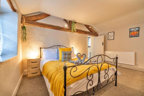 מיטה או מיטות בחדר ב-Finest Retreats - Westcote Cottage