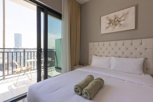 Postel nebo postele na pokoji v ubytování Business Bay 1 bedroom with Canal view
