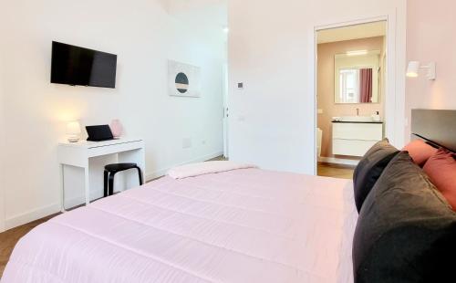 Телевизор и/или развлекательный центр в Glamour Suite Cagliari