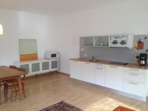 Кухня или мини-кухня в Appartements Kortscherhof
