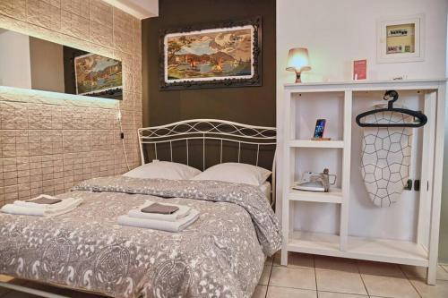 Llit o llits en una habitació de #Tyrtaiou Modern Design Studio