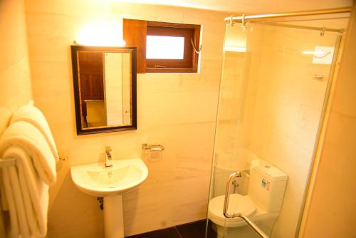 Ένα μπάνιο στο Villa Olinia