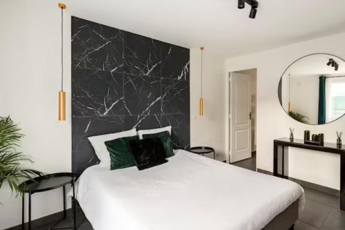 Foto LE CHILL Suite & SPA (Jacuzzi et Sauna privés) 5