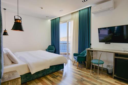 TV a/nebo společenská místnost v ubytování Asi Rooftop Hotel