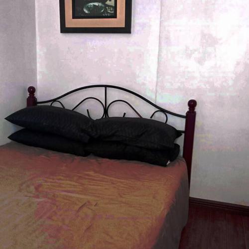 Säng eller sängar i ett rum på Isabelle Garden Villas 517
