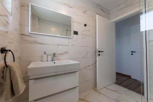 Bilik mandi di Villa C'est la vie