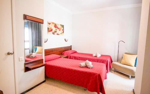 Postel nebo postele na pokoji v ubytování Lightbooking Las Palmas Canteras Beach