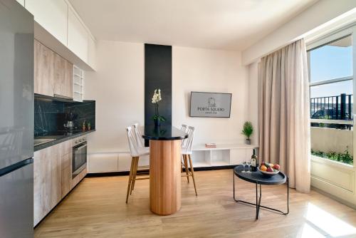 Dapur atau dapur kecil di PORTA SQUERO Premium Suites