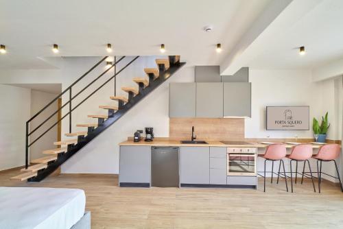 Dapur atau dapur kecil di PORTA SQUERO Premium Suites
