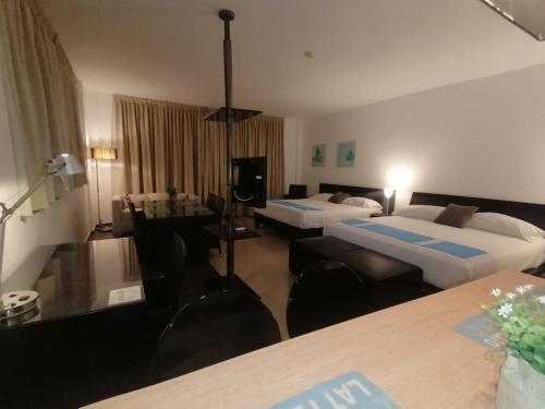 Town Center Playa Blan – Photos 2