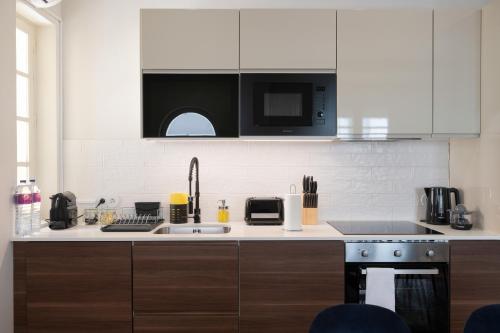 Invicta Premium - 4BR Downtown apartment with AC