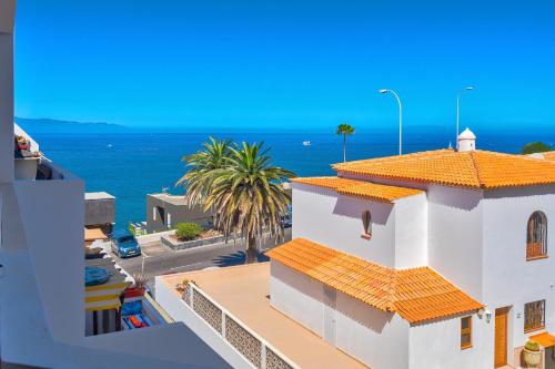 Wonderful apartment with a Sea view, WiFi, Pool