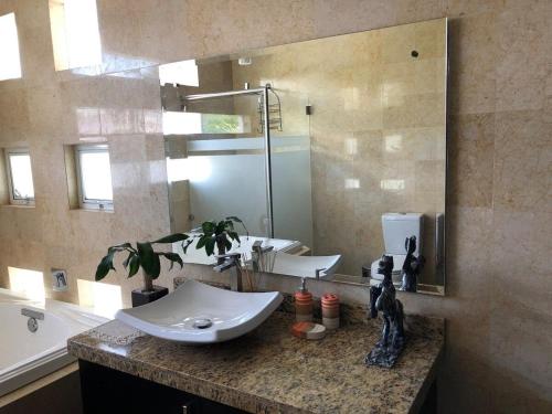 a bathroom with a sink and a mirror at Casa Boutique Zoogocho in San Andrés Huayapan