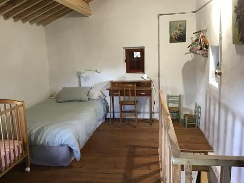 a bedroom with a bed and a desk at Un cabanon en Provence in Auriol
