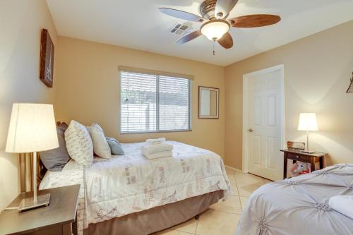 Katil atau katil-katil dalam bilik di Near Golfing Avondale Home with Heated Pool!