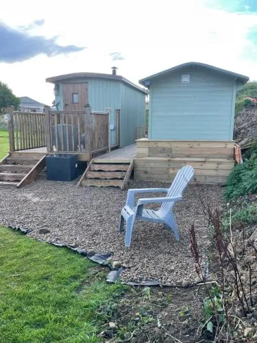 Oakley View Shepherds Hut with hot tub photo 6