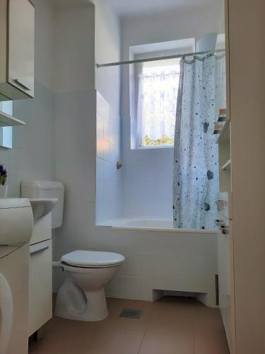 Spacious Apartment Near Old Town