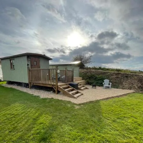Oakley View Shepherds Hut with hot tub photo 7